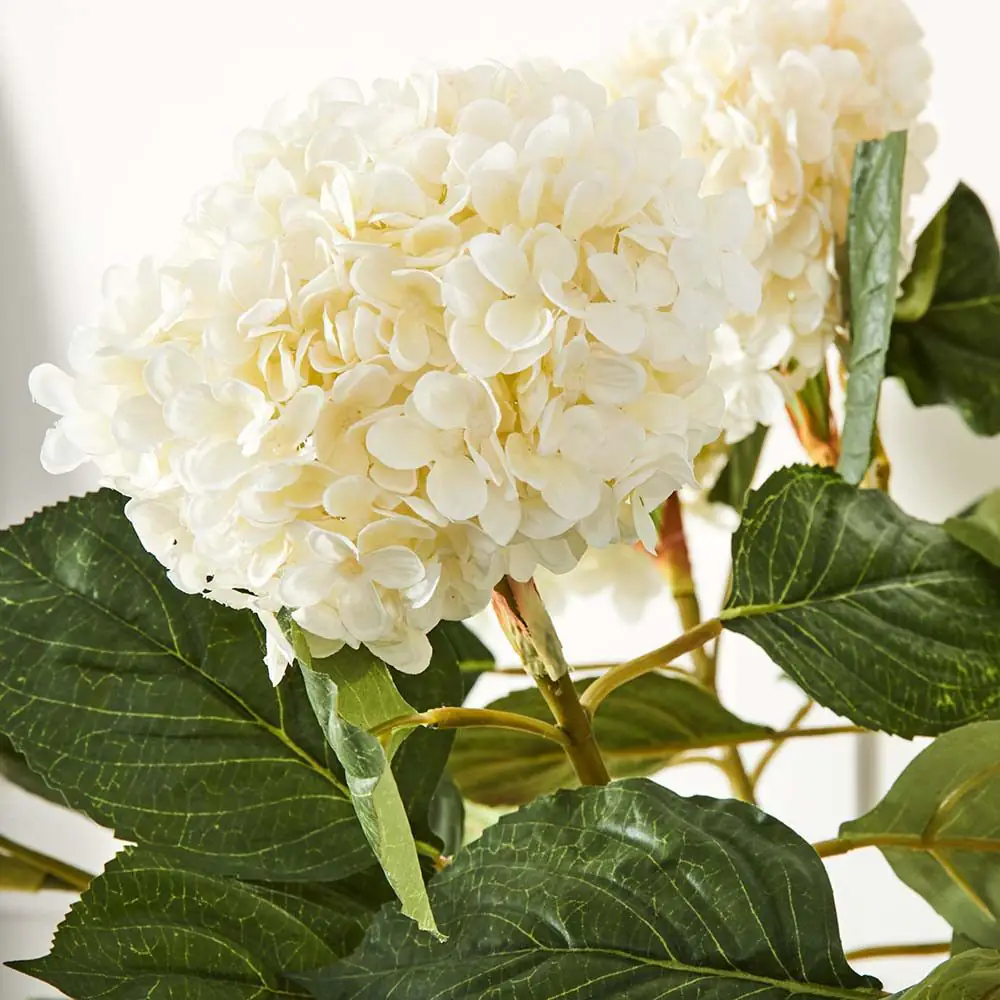 Hydrangea Flower Stem White – Realistic Faux Floral for Indoor & Outdoor Decor 6 Hydrangea Flower Stem White – Realistic Faux Floral for Indoor & Outdoor Decor - Image 4