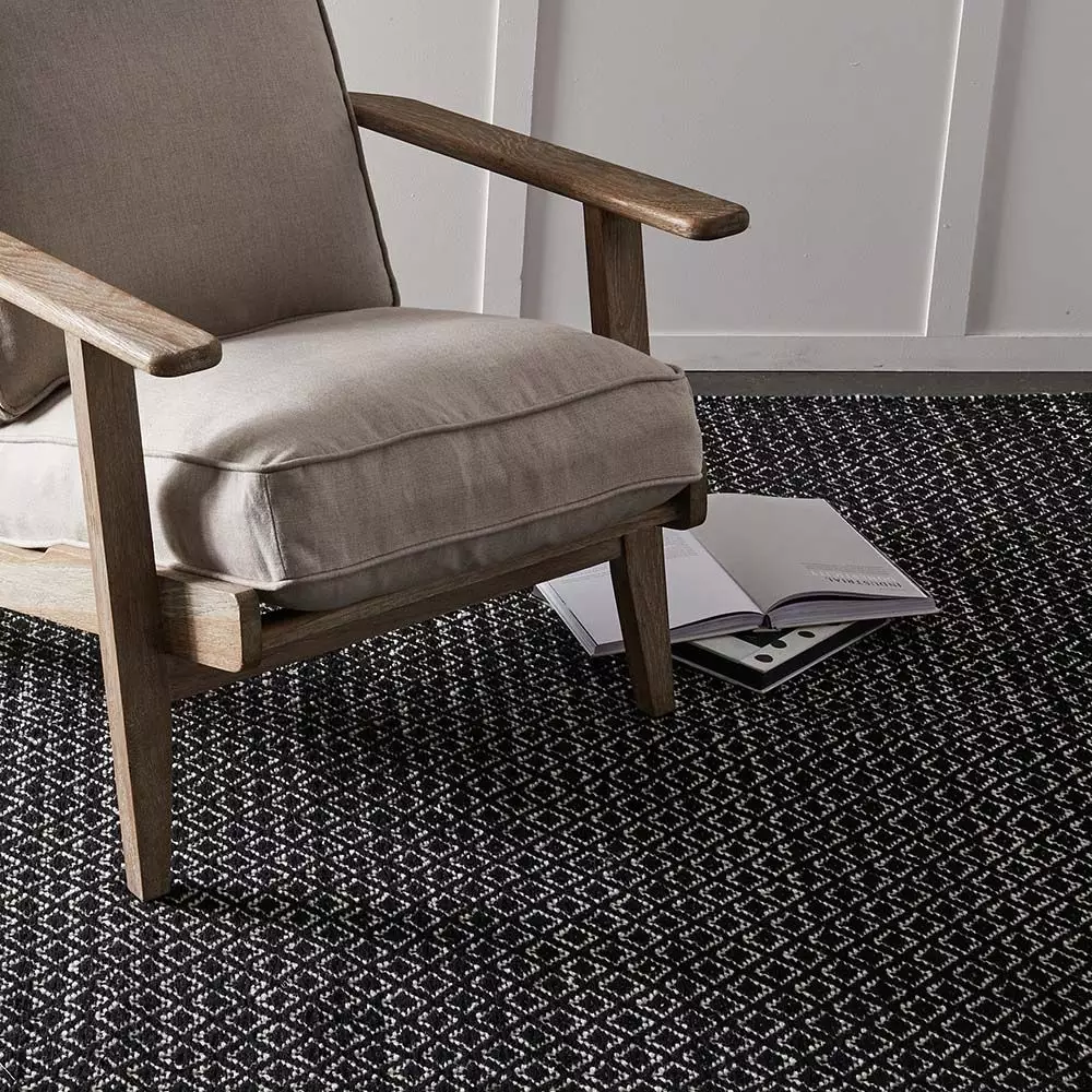 Jivika Rug - Ivory & Black 6 Jivika Rug - Ivory & Black - Image 4