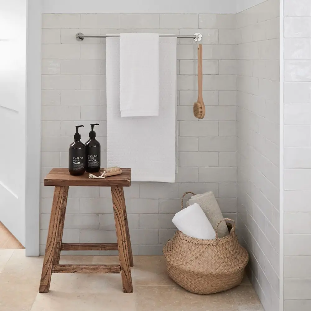 Aurora Hand Towel White 4 Aurora Hand Towel White - Image 2