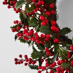 Noelle Holly Wreath 60cm RED -Provincialhomeliving 1117262227 c 1 1