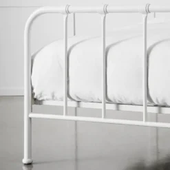 Quinn Queen Bed White -Provincialhomeliving 1117262529 e