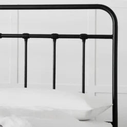 Quinn Queen Bed Black -Provincialhomeliving 1117262530 e