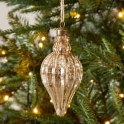 Noelle Drop Bauble Gold